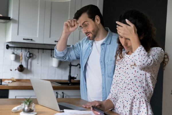 couple experiencing troubles with high energy bills depicting overcharged air conditioner