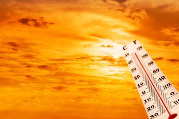 thermometer under the summer heat